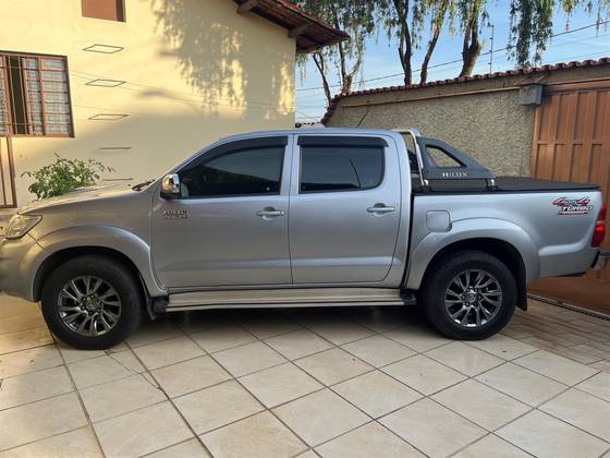 TOYOTA HILUX 3.0 SRV TOP 4X4 CD 16V TURBO INTERCOOLER DIESEL 4P AUTOMÁTICO TOYOTA HILUX 3.0 SRV TOP 4X4 CD 16V TURBO INTERCOOLER DIESEL 4P AUTOMÁTICO